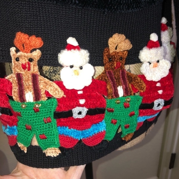 Vintage Derek Black with Snowflakes Crocheted Bottom Christmas Sweater Size S - Picture 5 of 7